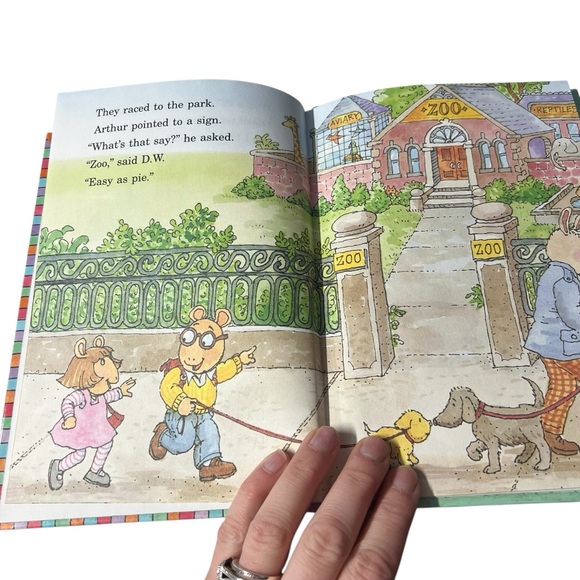 4pc. Set Dr. Seuss Classic Children’s Books - Picture 8 of 12